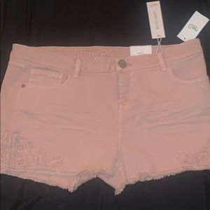Mid rise pink shorts